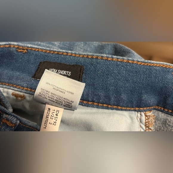 NWT Express High Rise Mom Denim Shorts, Size 2 - Picture 7 of 9
